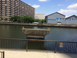 【廃線鉄道橋】豊洲の島の反対側にも鉄道橋の跡が残っていました。こちらは橋脚と思しくものだけです。