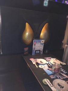 【怪獣酒場】隣の席が空いているときにのぞいてみたらゼットンでした。