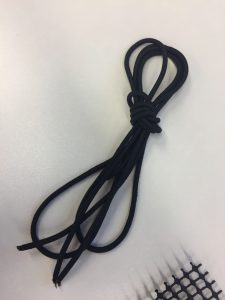 髪ゴムを使ってすこし加工してみましょう。