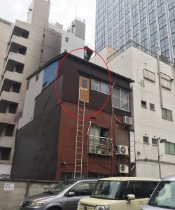謎のドアがある建物です。実は東京駅至近