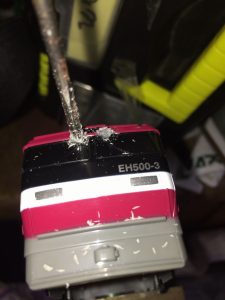 Arduino_ATCプラレール,モーター車,接近センサー取り付け,下地工事で穴あけ,下穴穿孔,キリ
